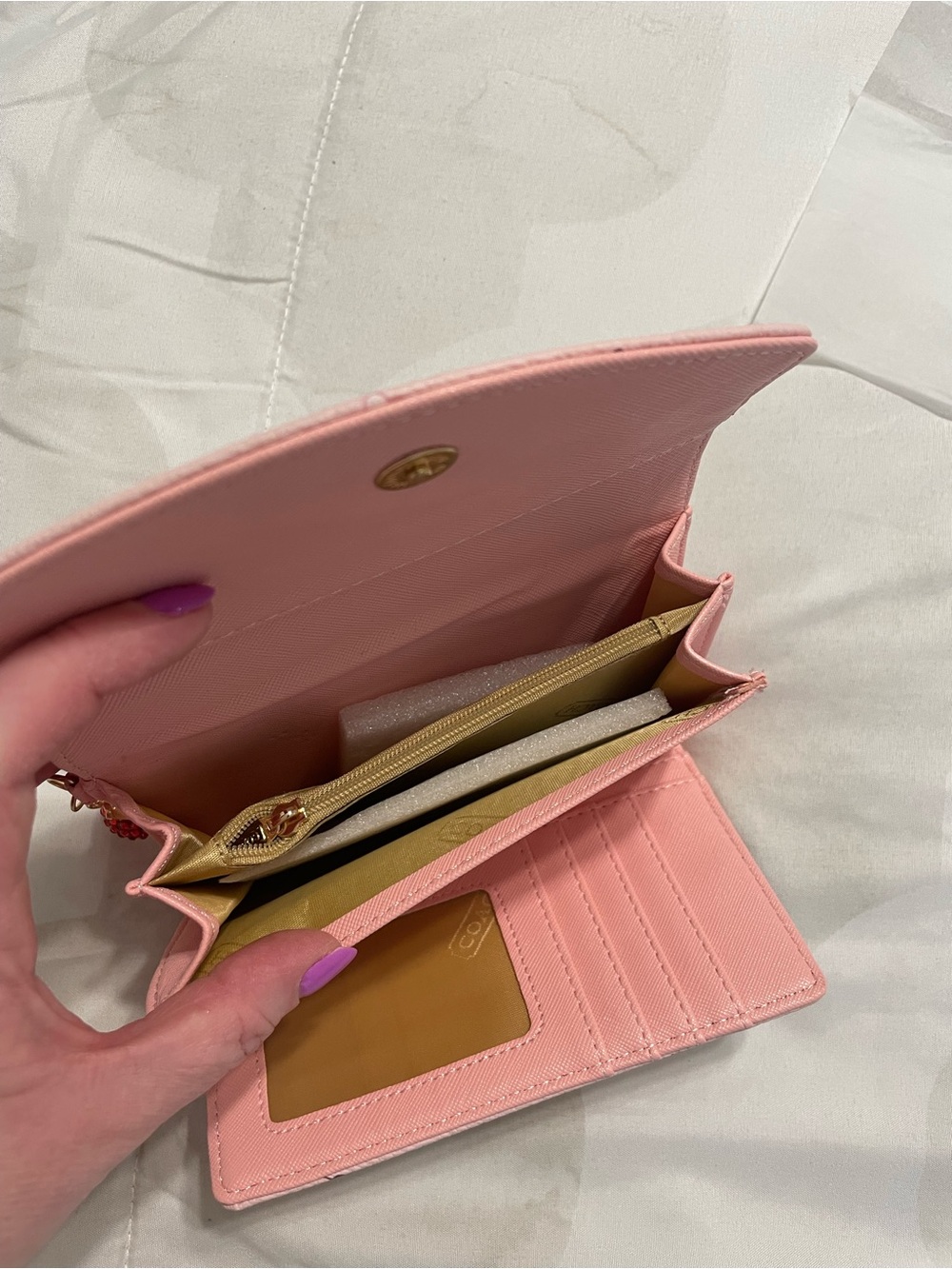 Coach Pink Butterfly medium size
Wallet with Gold Logo - Picture 4 of 8